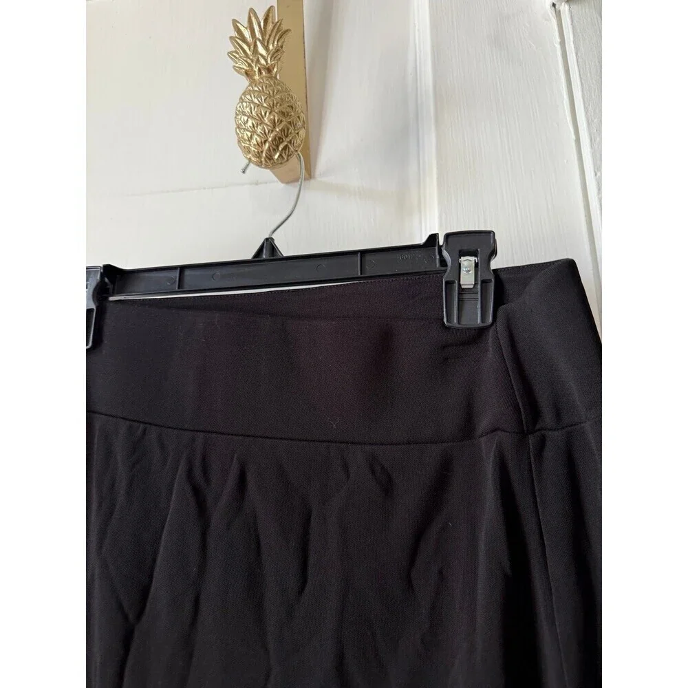 Women’s size large black skirt